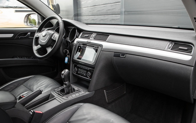 Skoda Superb cena 31900 przebieg: 194000, rok produkcji 2010 z Duszniki-Zdrój małe 497